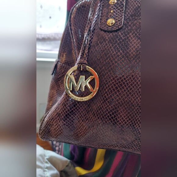 Michael Kors Large Duffle Purse Snake Embossed Leather Purple/Gold Hardware - Picture 8 of 16